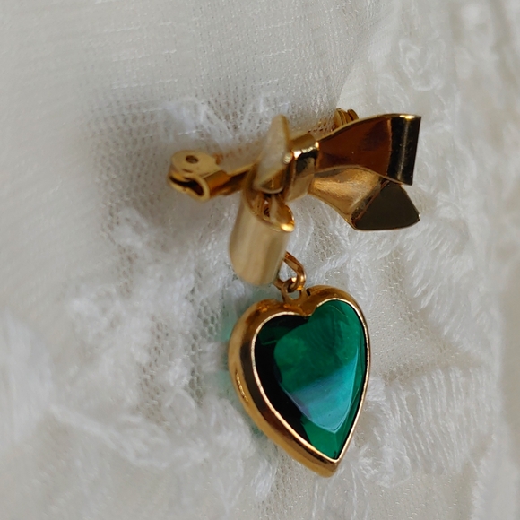 🍀Vintage Bow and Green Gem Heart Brooch💚 - Picture 11 of 11